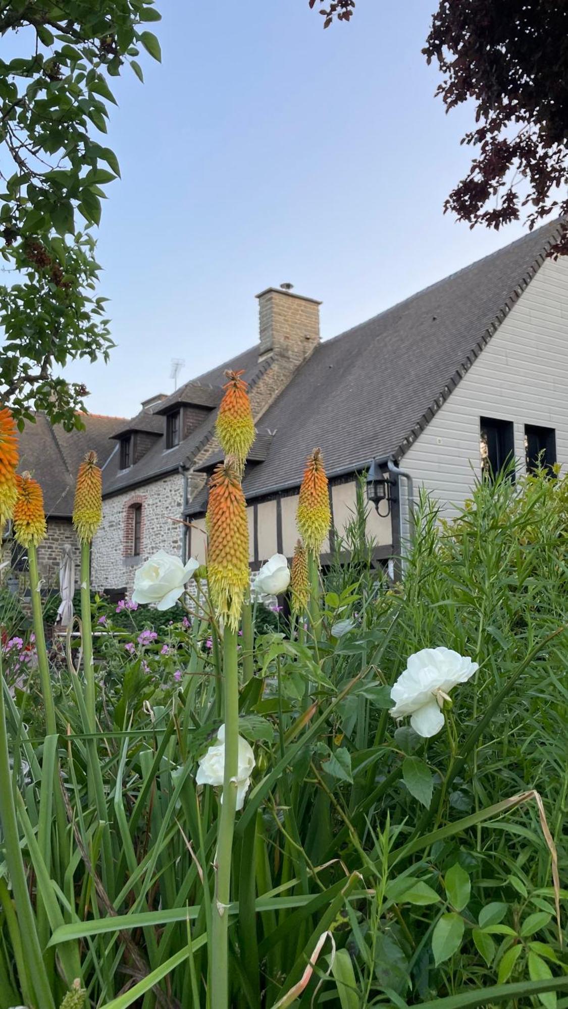 Sunset Family Guesthouse Mont Saint Michel Ceaux Exterior photo
